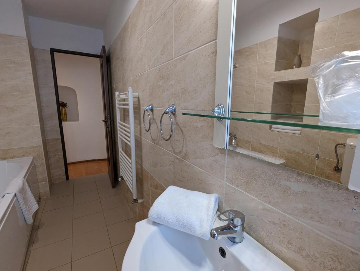 Key Apartments In Main Square Брашов Екстер'єр фото