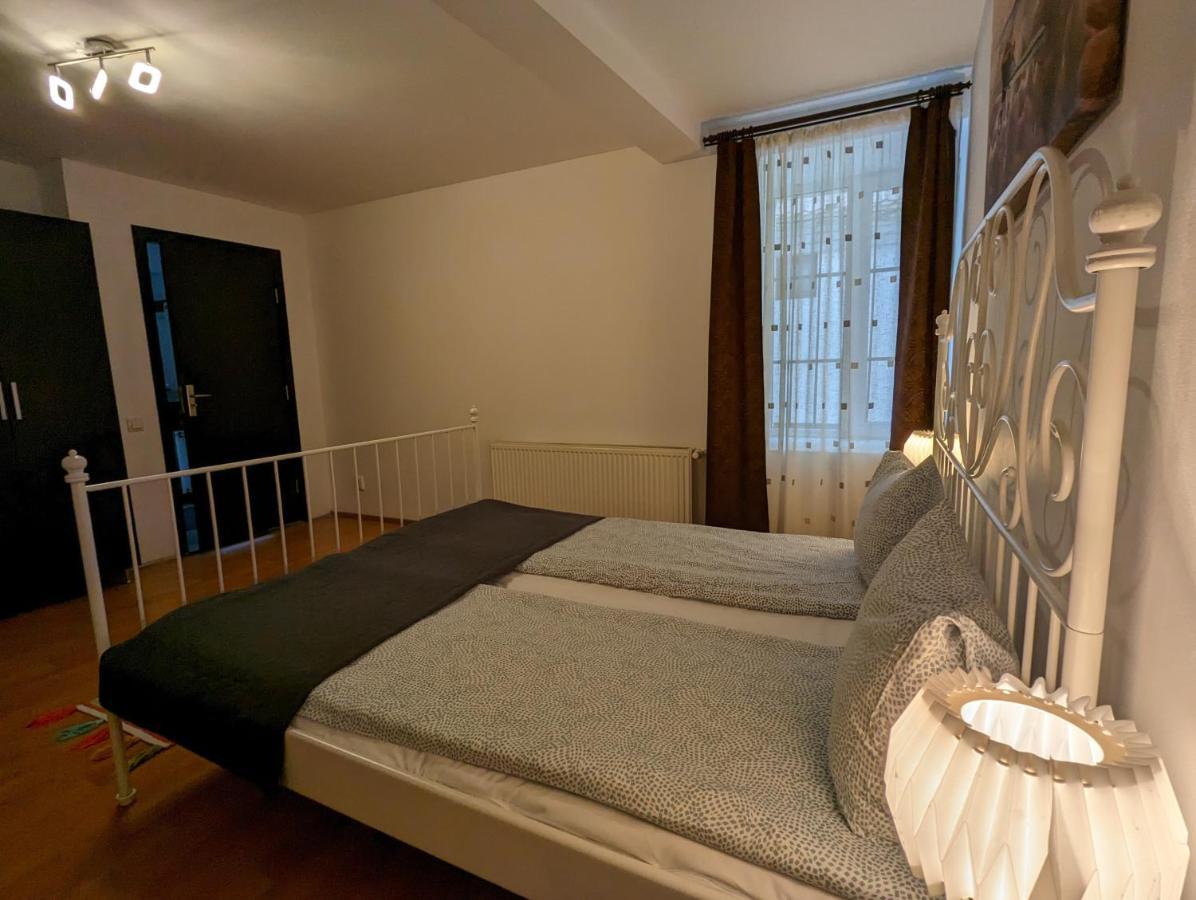 Key Apartments In Main Square Брашов Екстер'єр фото