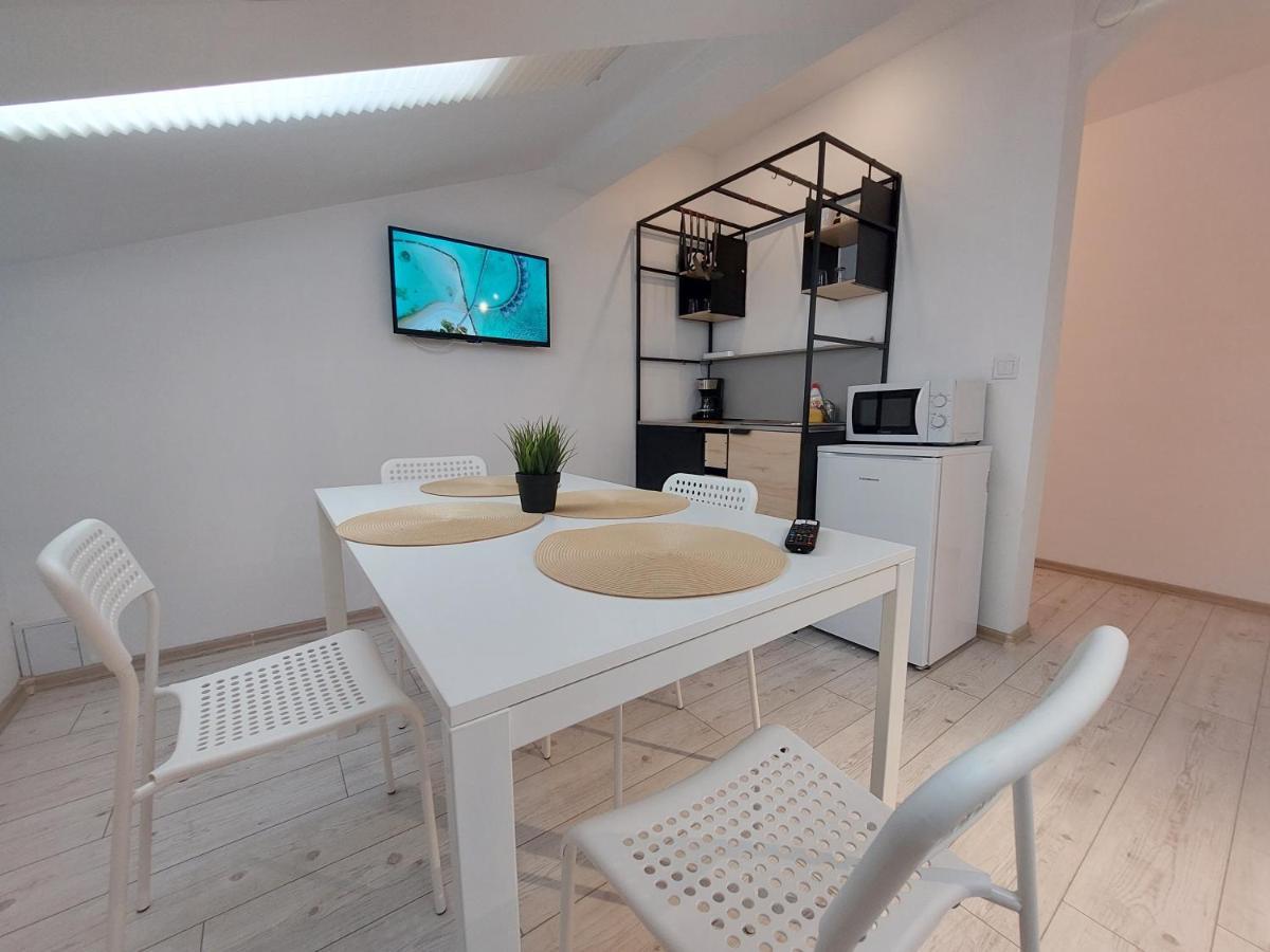 Key Apartments In Main Square Брашов Екстер'єр фото