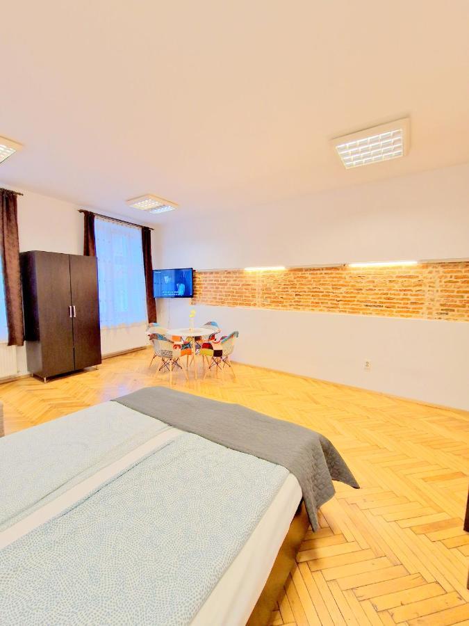 Key Apartments In Main Square Брашов Екстер'єр фото